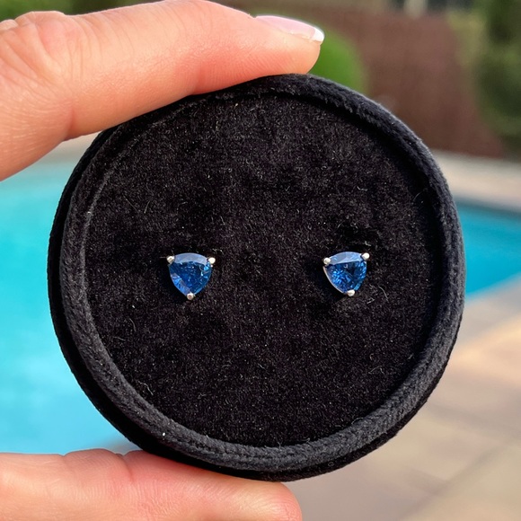 BLUE SAPPHIRE EARRINGS—UNTREATED-NO HEAT—2.50 TCW—TRILLION CUT—14KT GOLD-HIGH - Picture 5 of 15